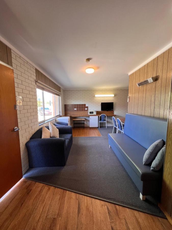 Sturt Motel Белренелд Екстер'єр фото