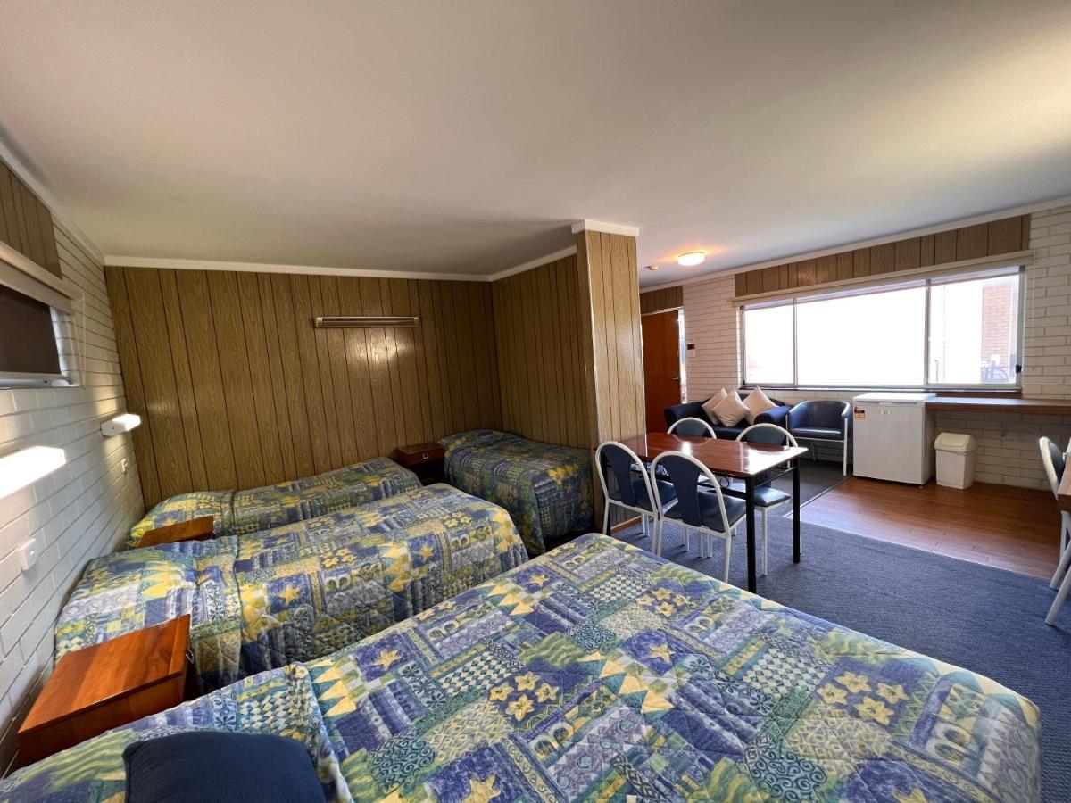 Sturt Motel Белренелд Екстер'єр фото
